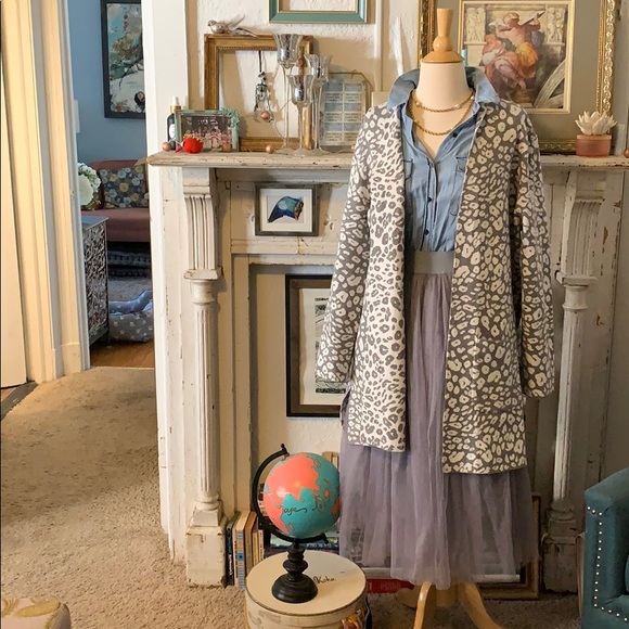 Ruby Rd. Sweaters - Lovely gray and white leopard sweater